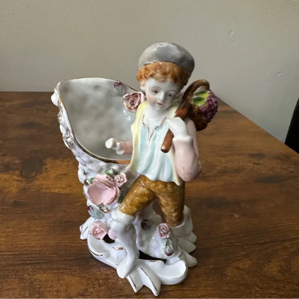 Porcelain Figurine with Floral Details - Picture 2 of 3